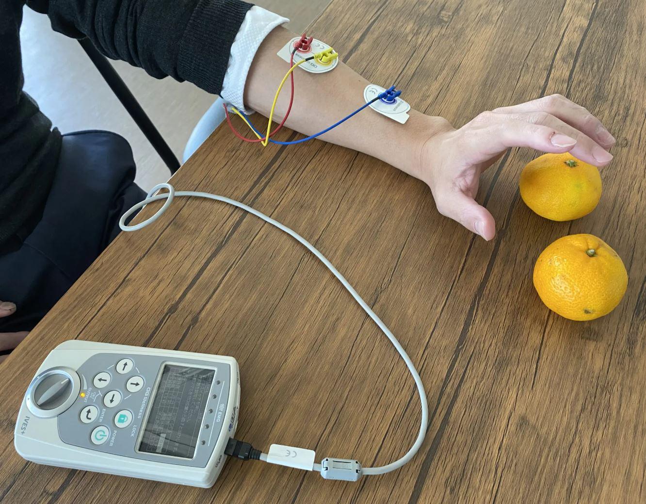 Nowoczesny aparat do elektroterapii sterowany sygnałem EMG, który zmienia standardy w rehabilitacji