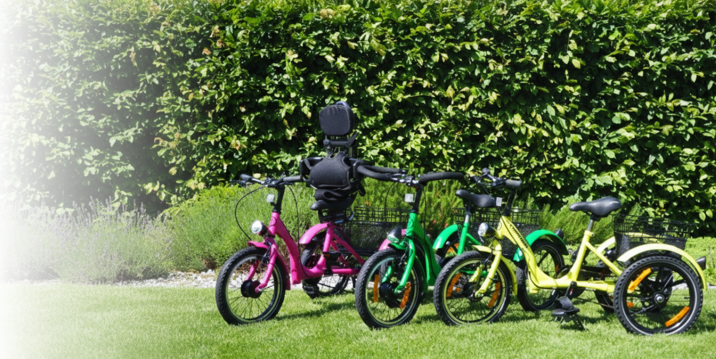 Rowery trójkołowe w rozmiarach dla dzieci, dorosłych i seniorów — z klasycznym lub elektrycznym napędem, dopasowane do indywidualnych możliwości użytkownika.